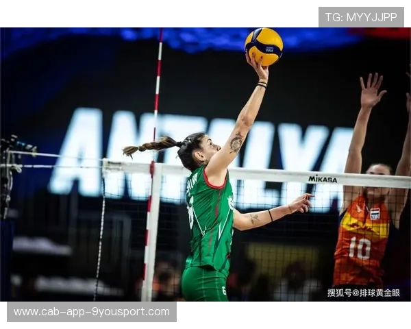 荷兰横扫对手，范戴克空中接力助力胜利